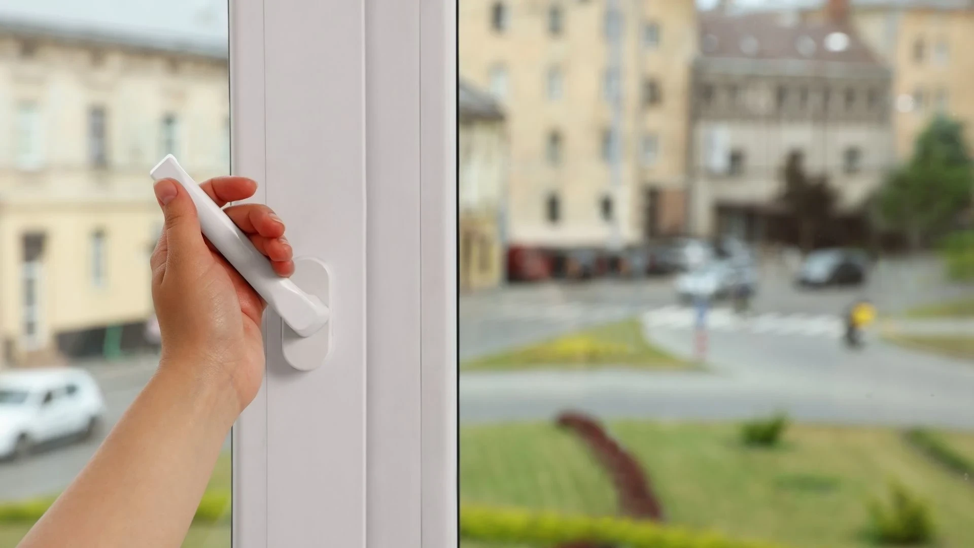 Konforlu Yaşam Alanları İçin Ses Geçirmeyen Pencere Seçenekleri